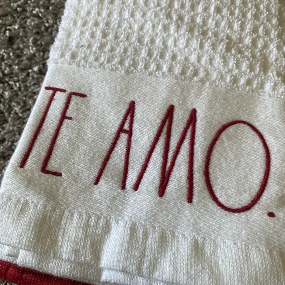 White and Red 'Te Amo' Bath Towel